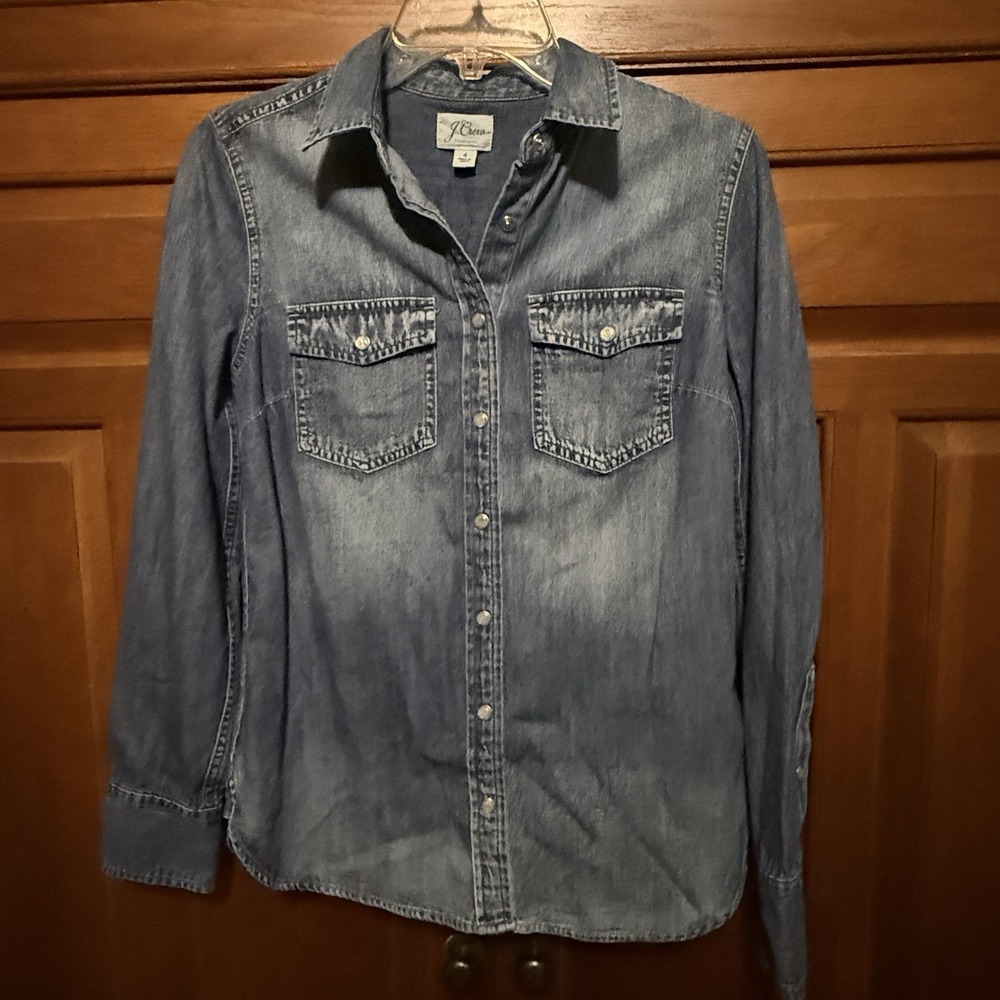 J.  Crew Trademark Women's Denim Shirt 4 EUC Collar Pockets Snap Close
